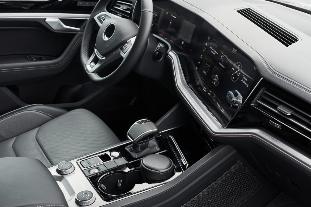 Best Car Accessories in Dubai | Premium Car Hub Complete Guide